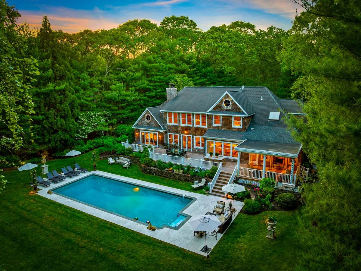 Home in East Hampton property photo 4