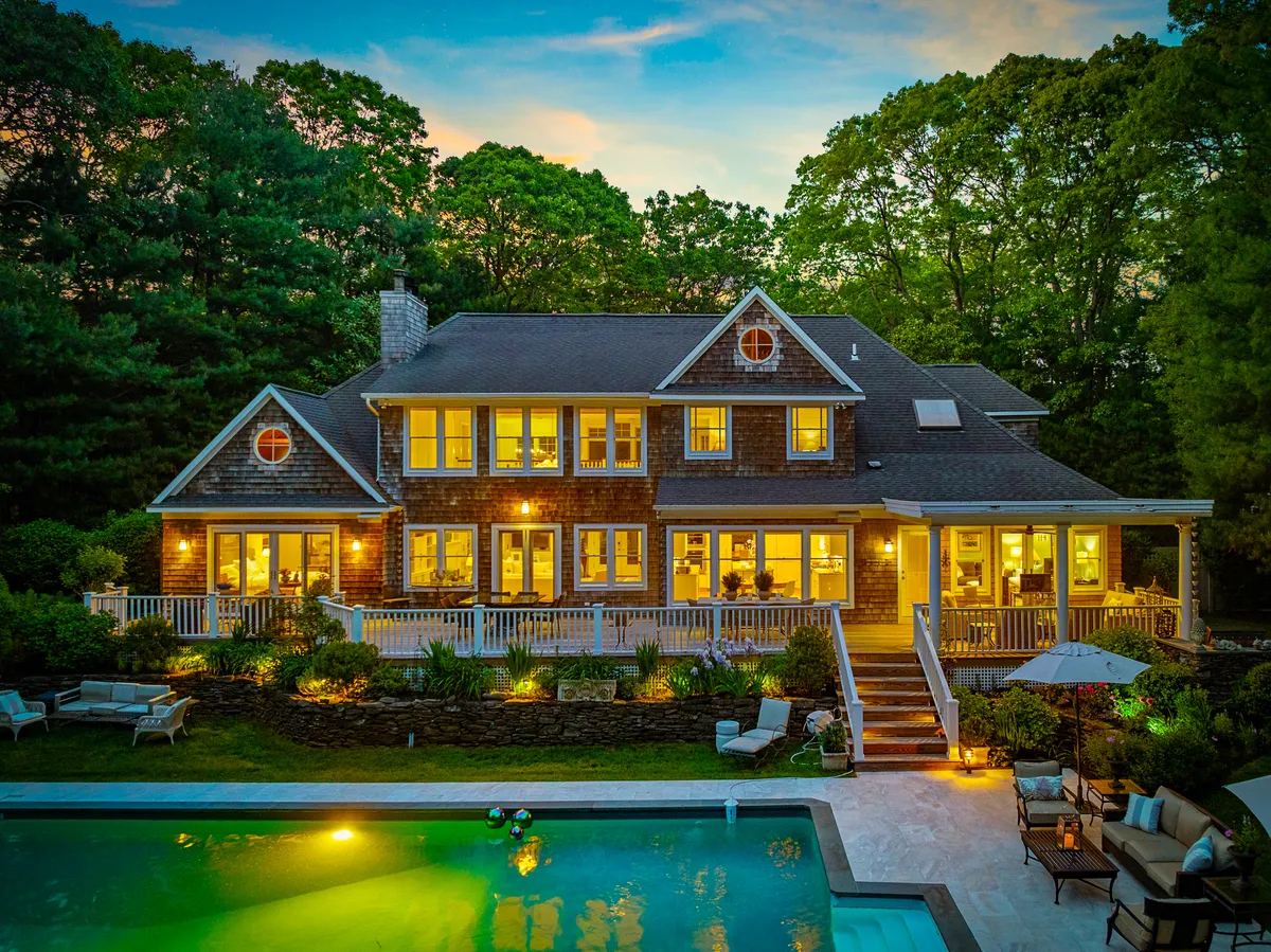 Home in East Hampton property photo 5