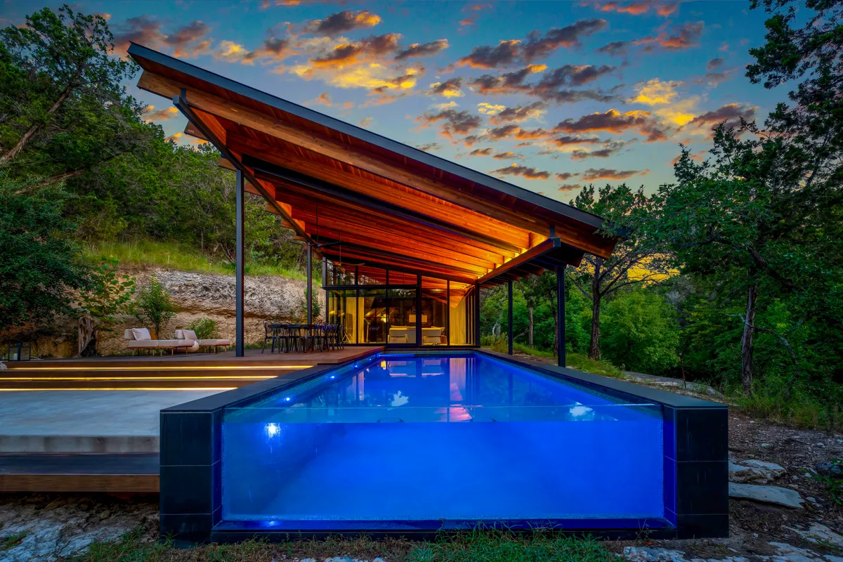 Wander Austin Falling Leaves