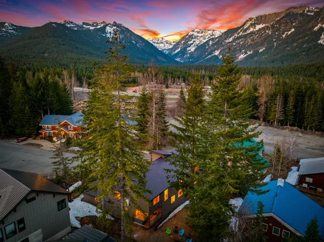 Wander Snoqualmie Pass