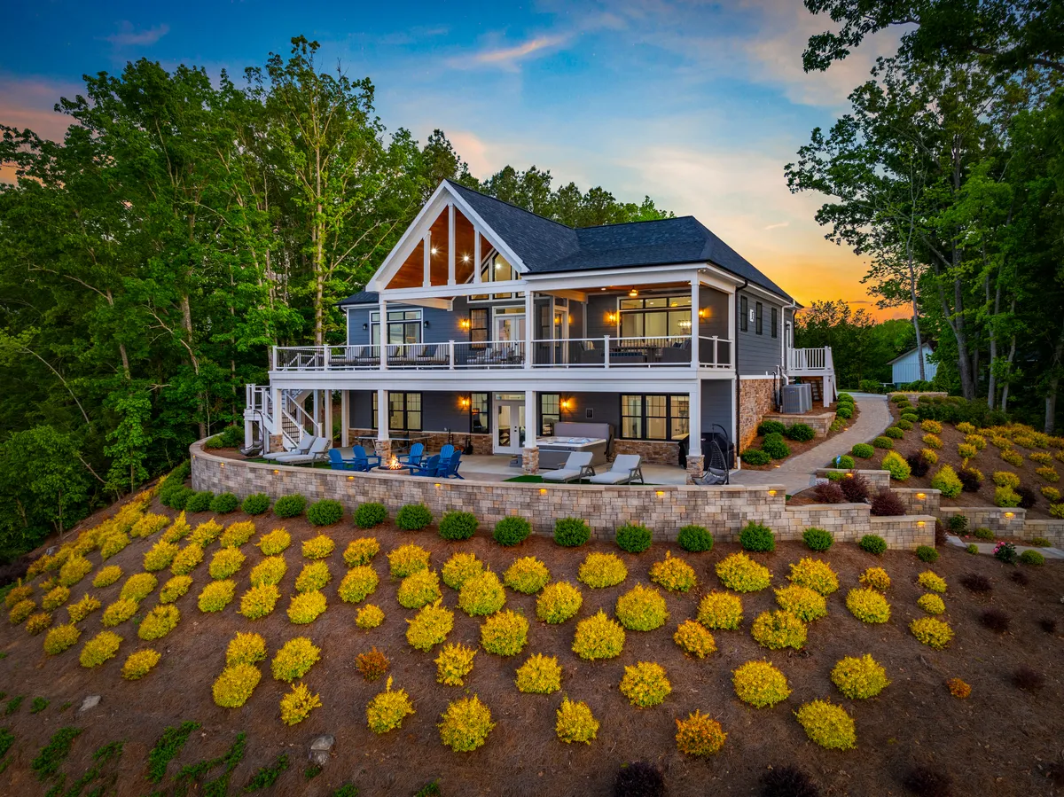 Wander Gaston Shores