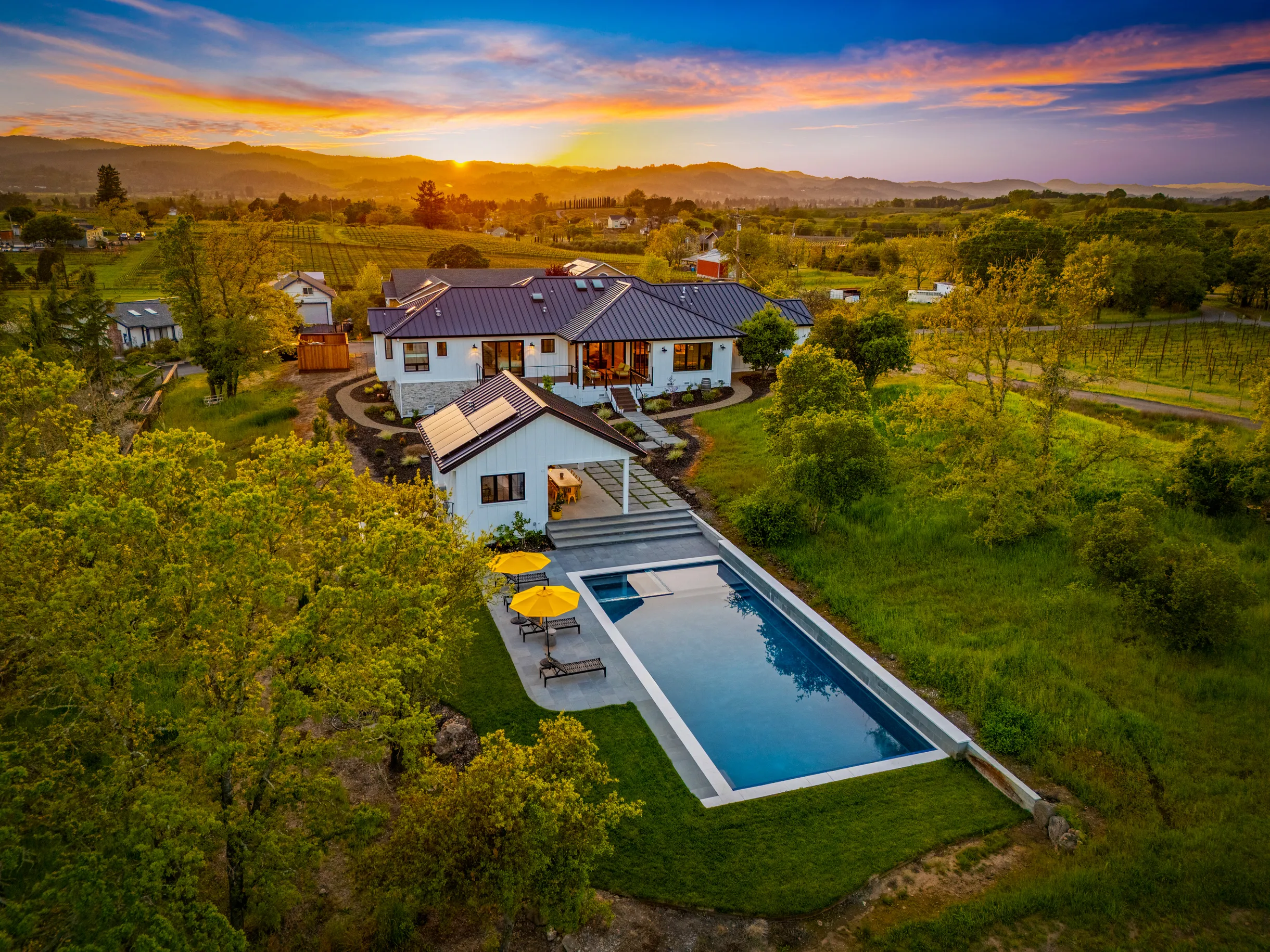 Healdsburg Haven - 3 BD plus Den, Pool, Spa & Wine Tasting #100