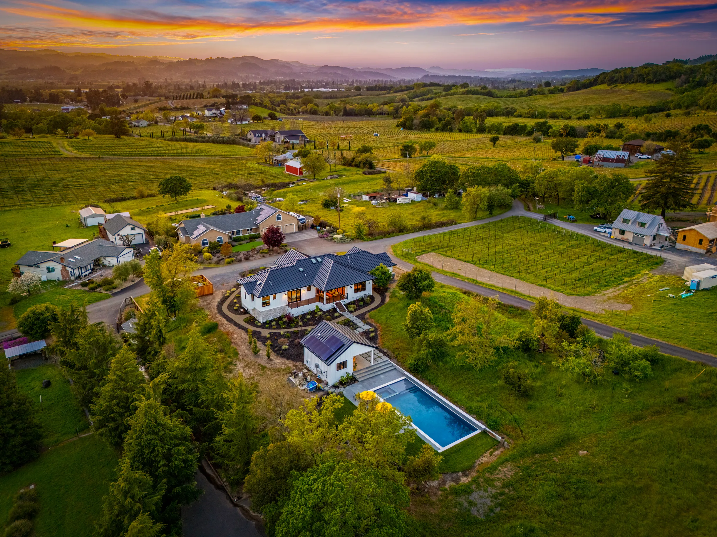 Healdsburg Haven - 3 BD plus Den, Pool, Spa & Wine Tasting #102