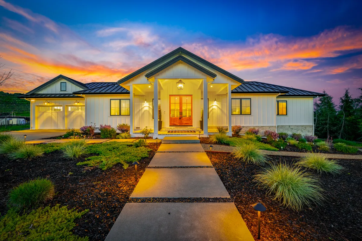 Wander Healdsburg Oasis