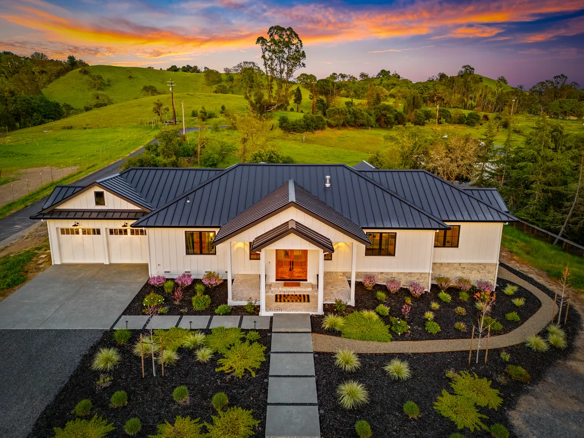 Wander Healdsburg Oasis