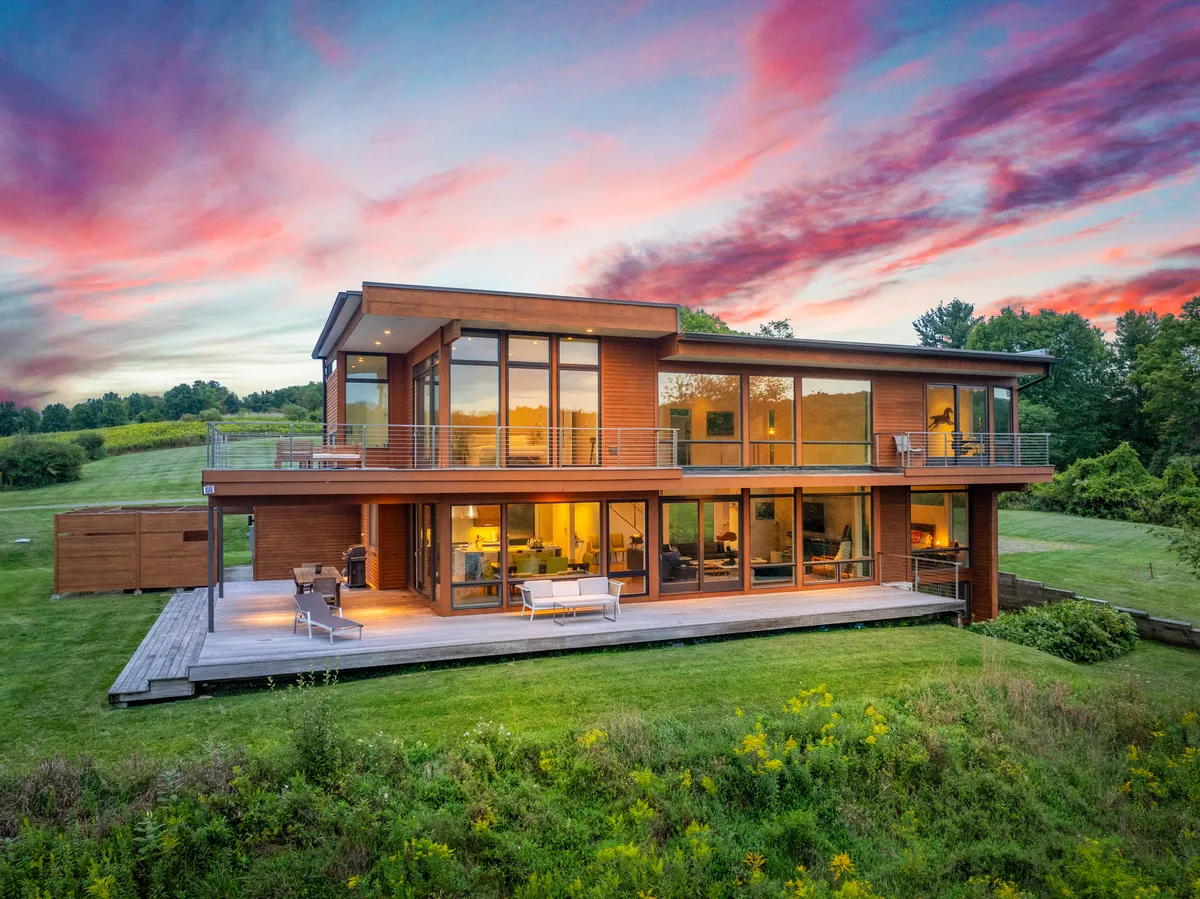 Wander Hillsdale Lakeside