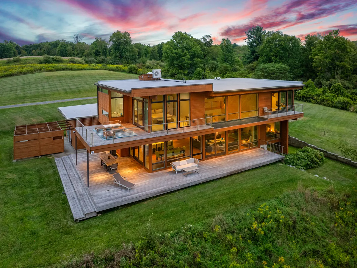 Wander Hillsdale Lakeside