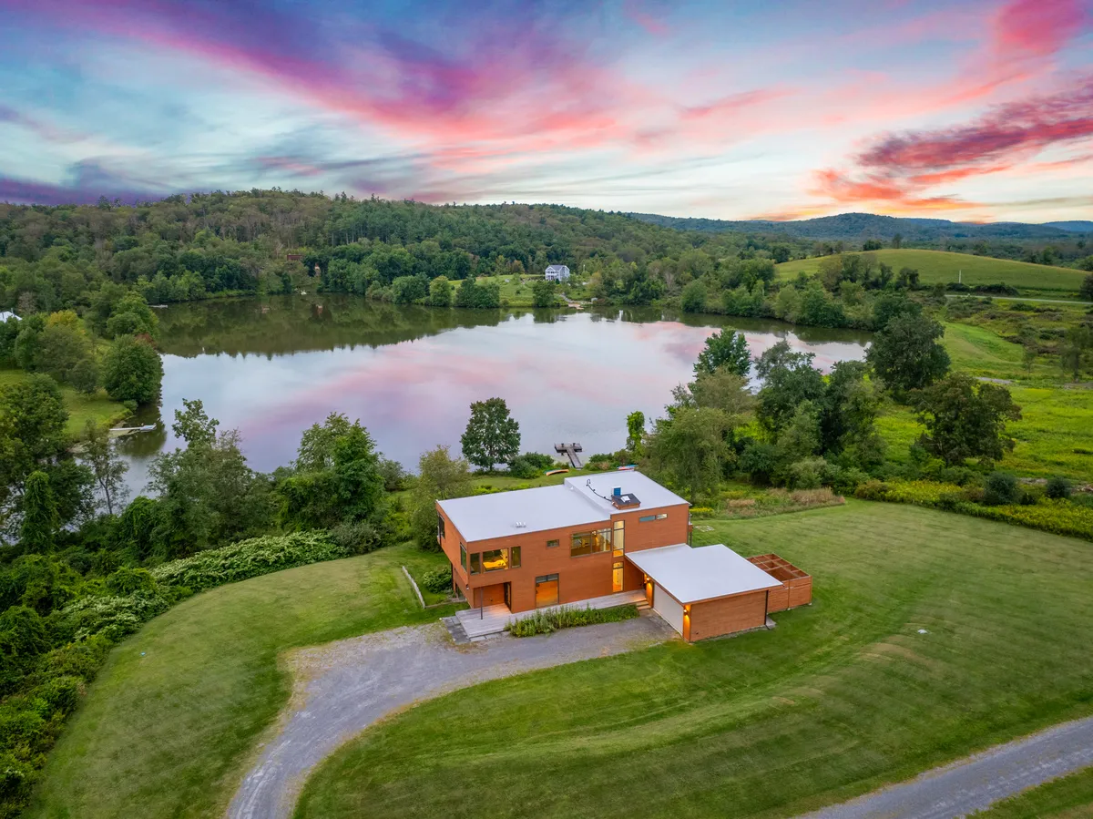 Wander Hillsdale Lakeside