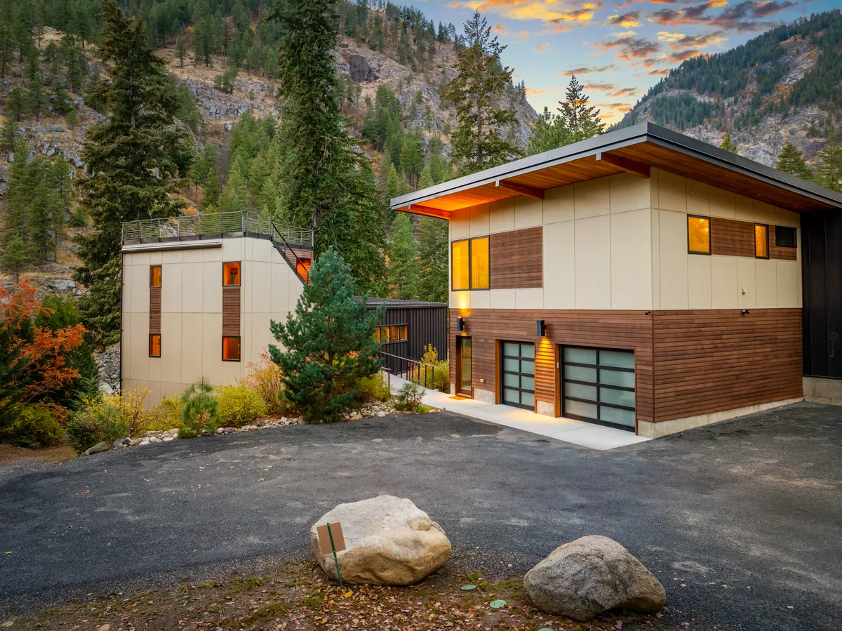 Wander Leavenworth River