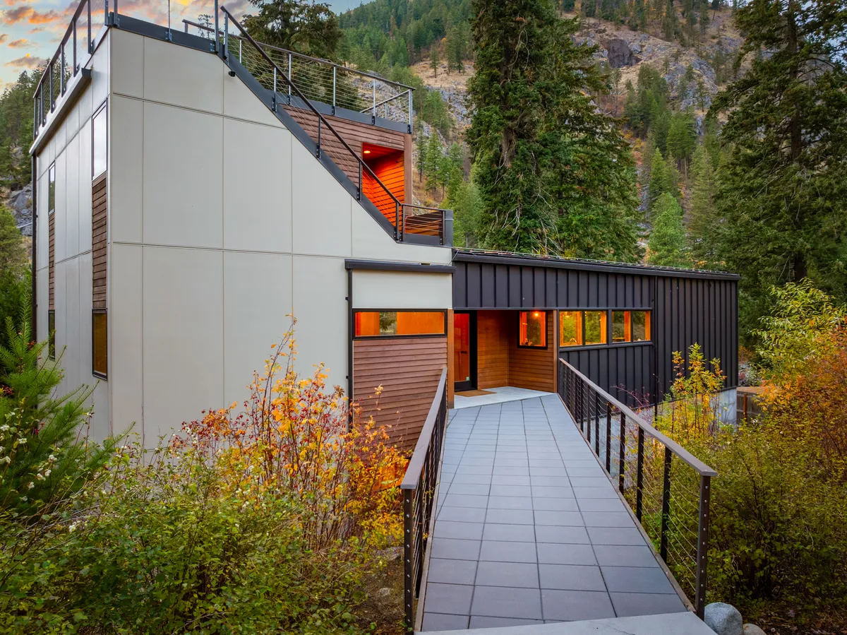 Wander Leavenworth River