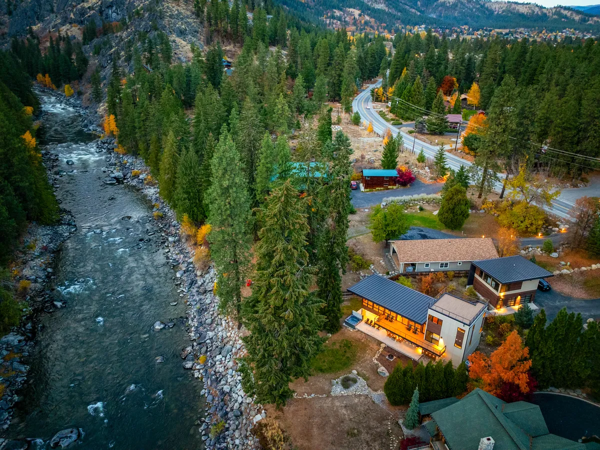 Wander Leavenworth River
