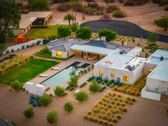 Wander Paradise Valley property photo 3