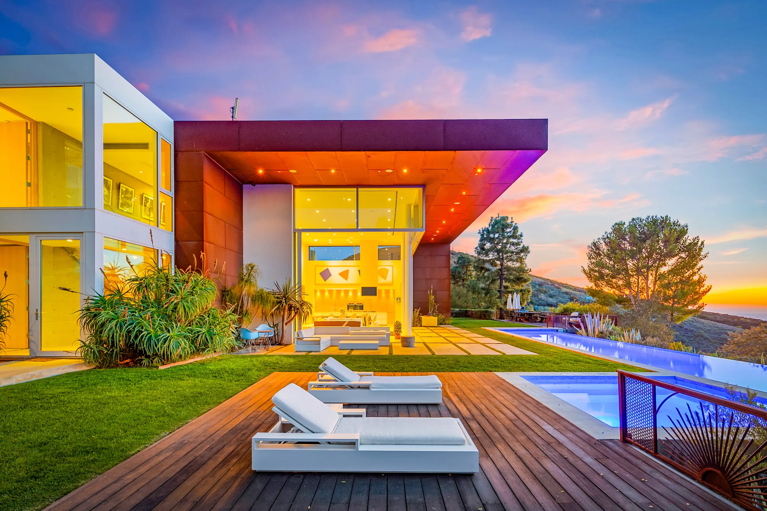 Wander Malibu Art Haven #100