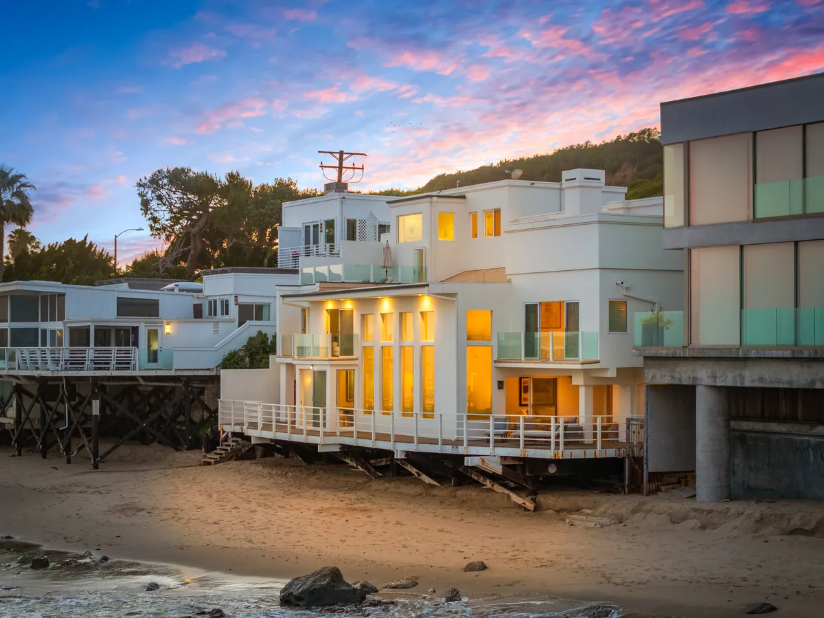 Wander Malibu Shores