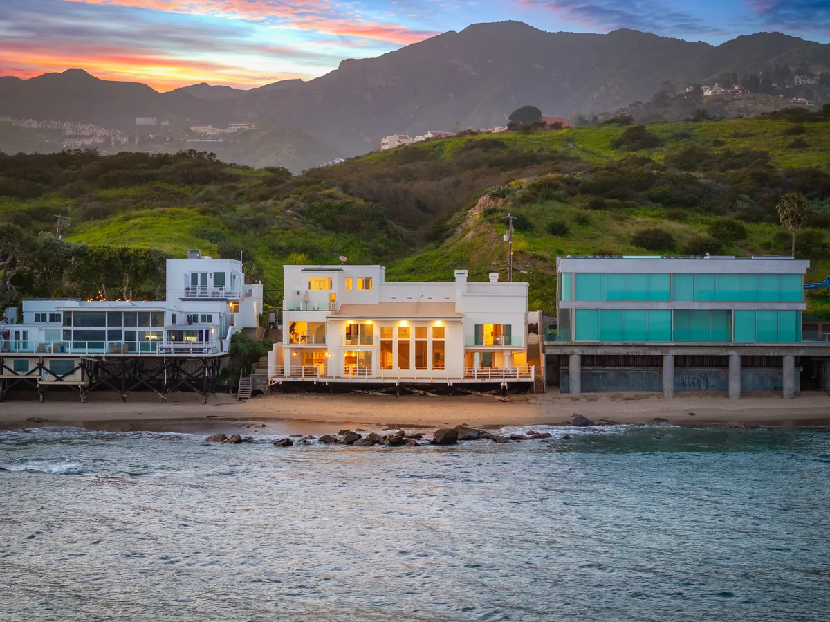 Wander Malibu Shores