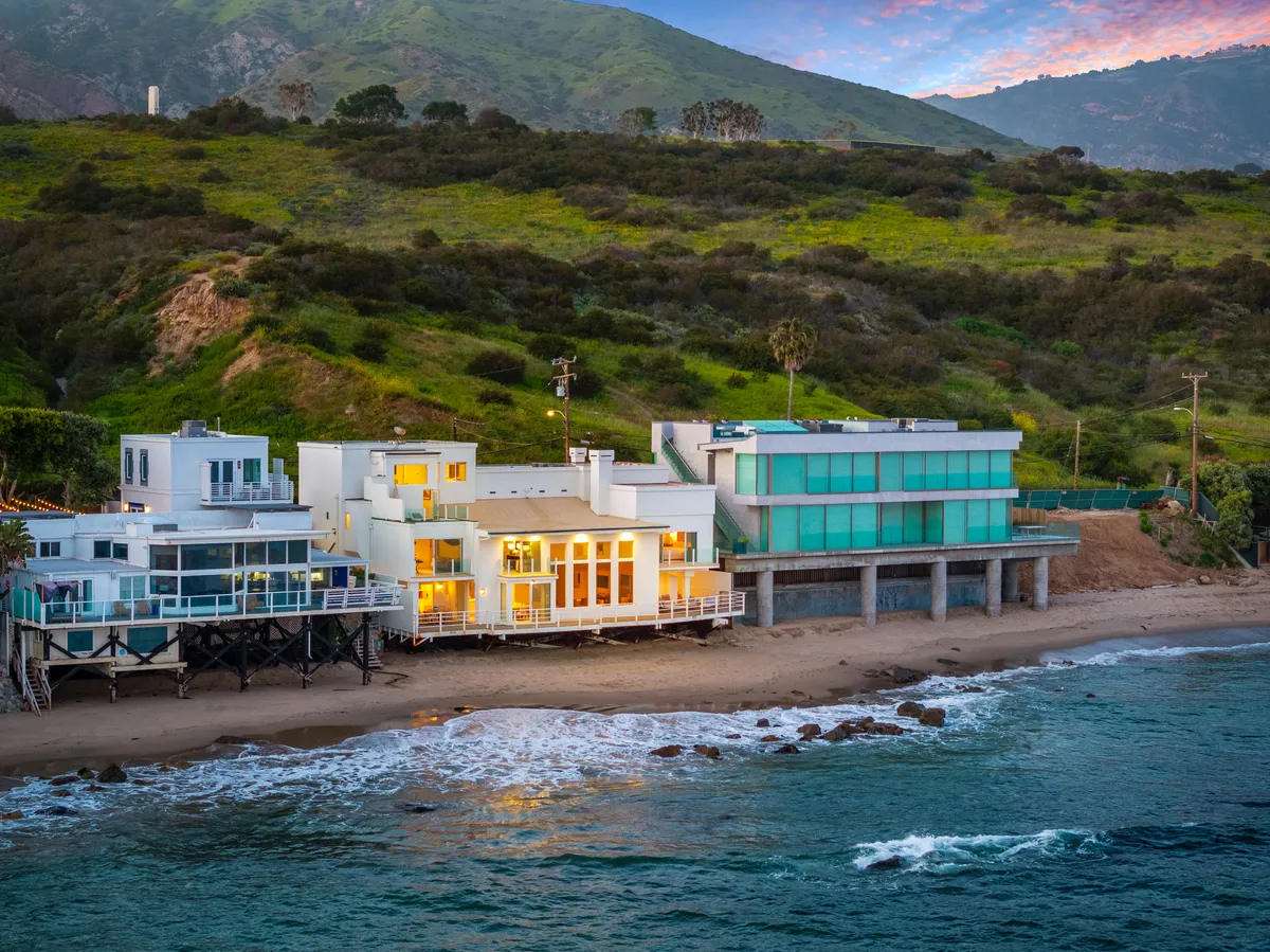 Wander Malibu Shores