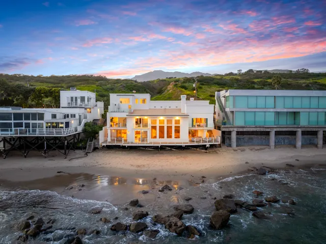 Wander Malibu Shores