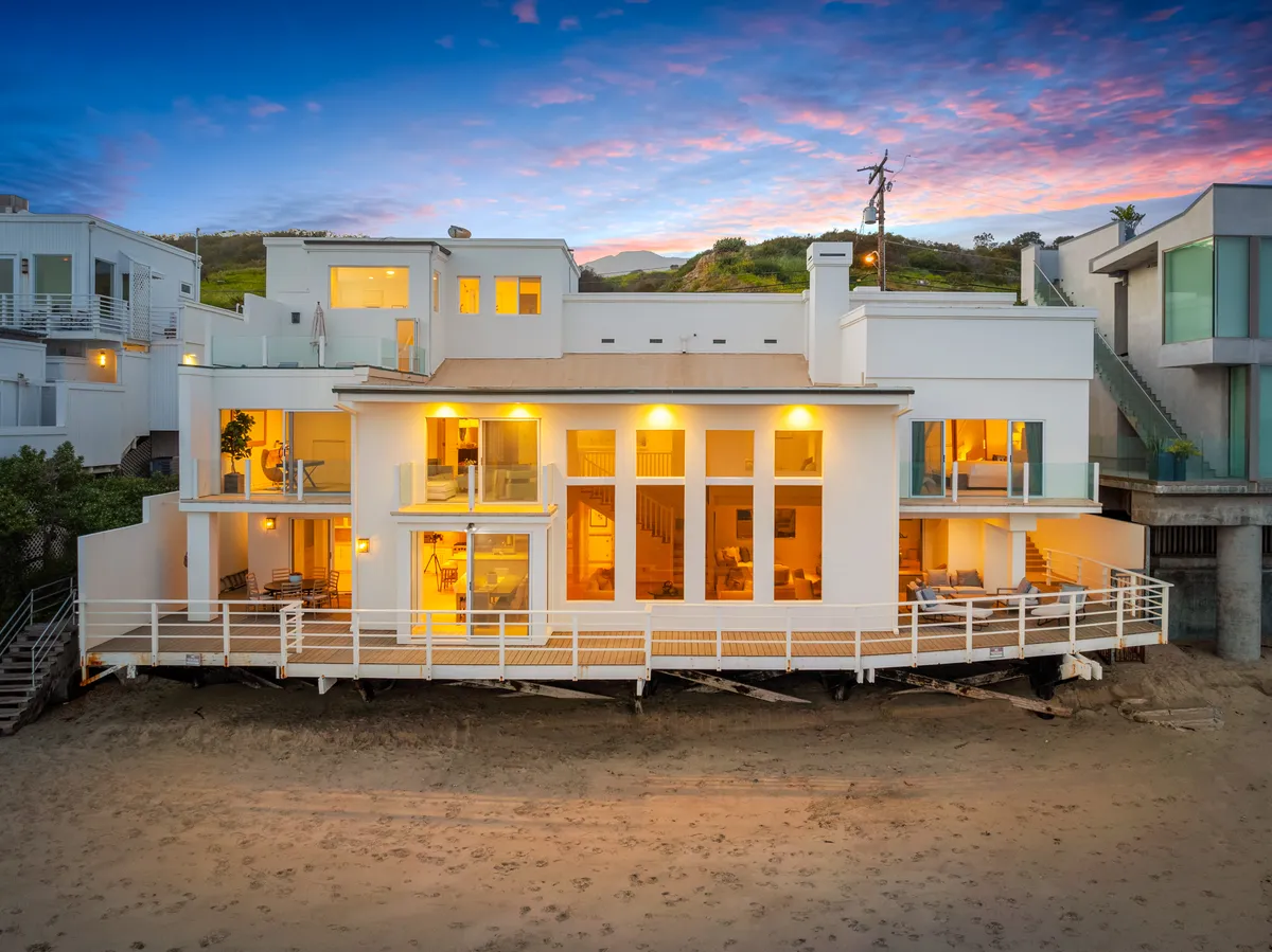 Wander Malibu Shores