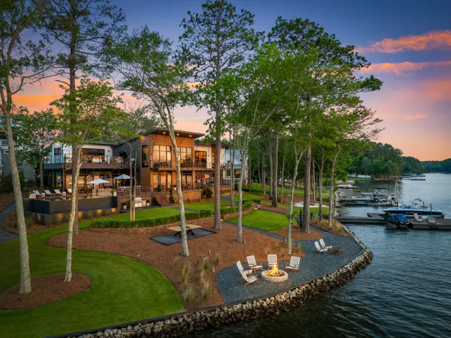 Wander Oconee Shores