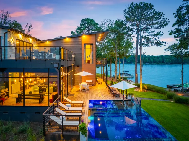 Wander Oconee Shores