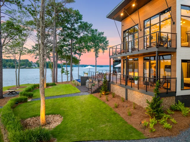 Wander Oconee Shores