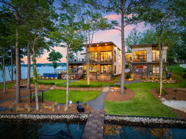 Wander Oconee Shores