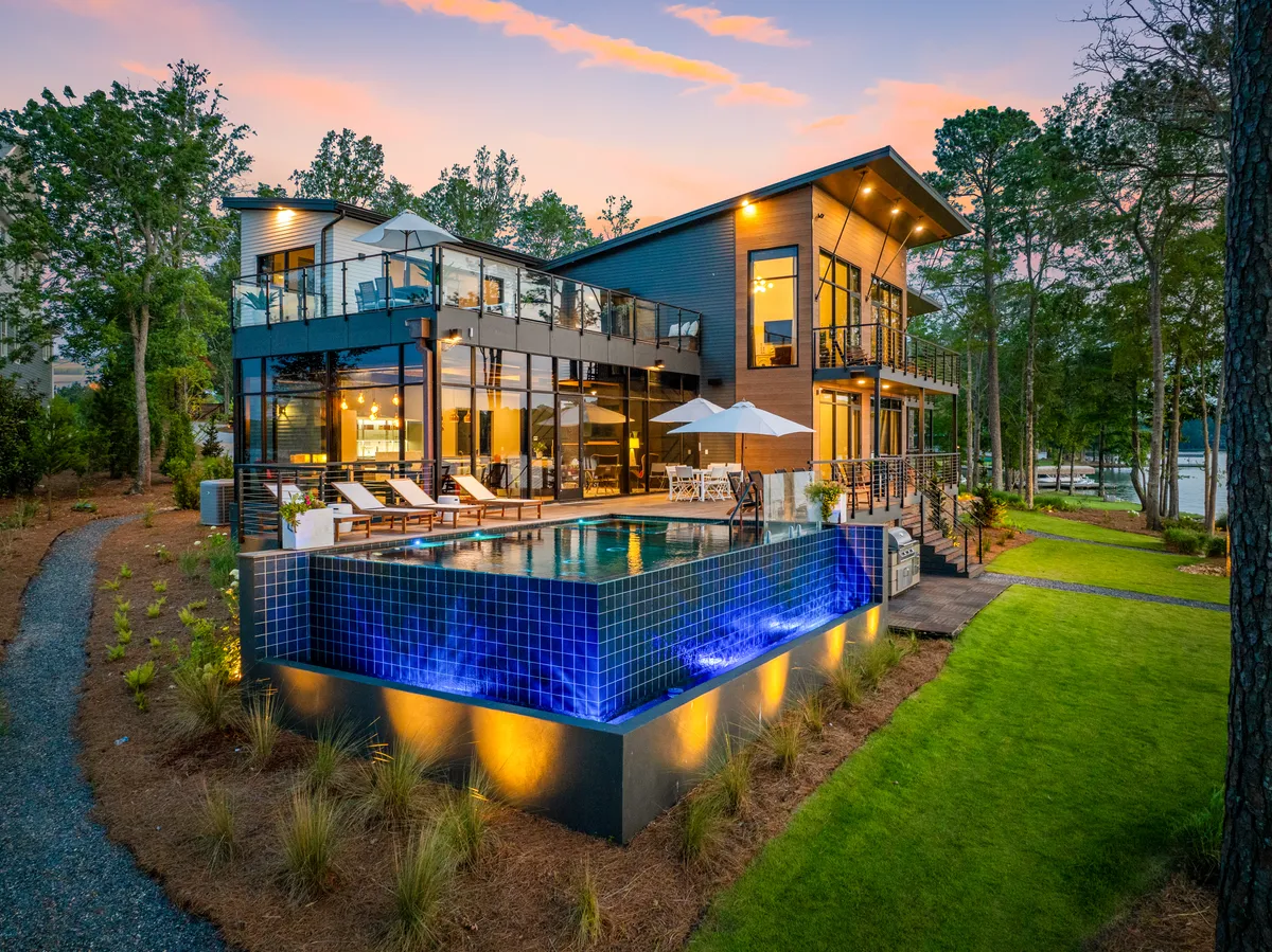 Wander Oconee Shores