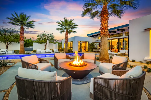 Wander Palm Springs Mesa