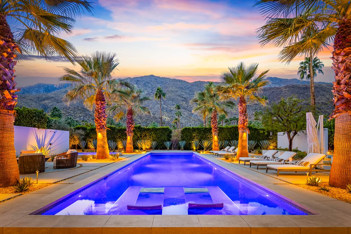 Wander Palm Springs Mesa