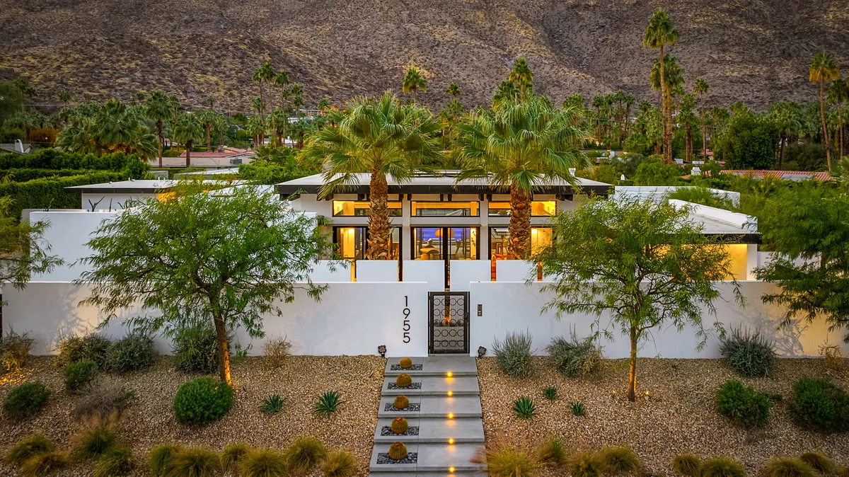 Wander Palm Springs Mesa