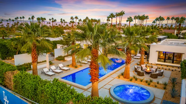 Wander Palm Springs Mesa