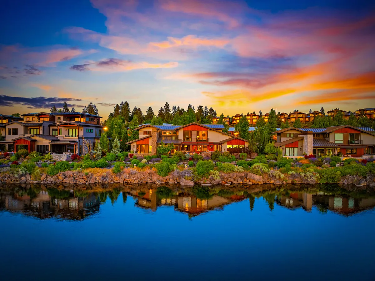 Wander Bend Riverside