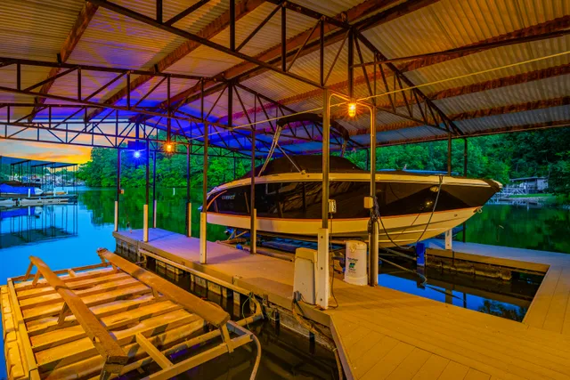 Wander Camdenton Lake