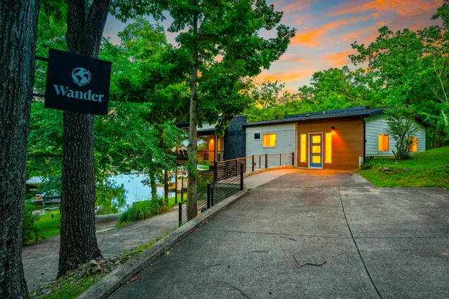 Wander Camdenton Lake