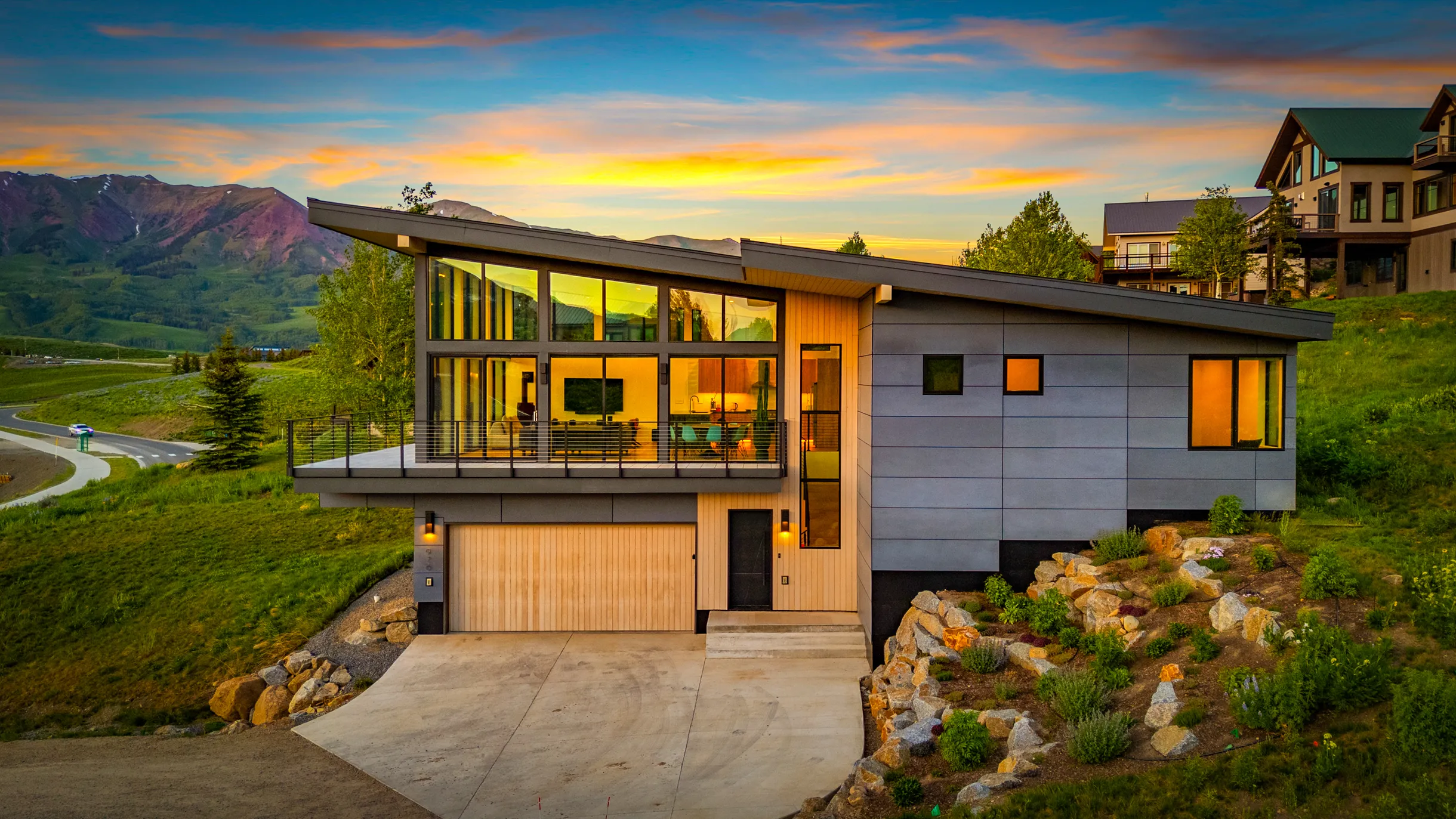 Wander Crested Peaks