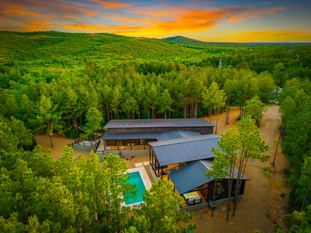 Wander Broken Bow Hickory