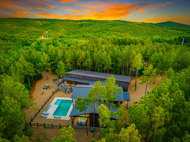 Wander Broken Bow Hickory