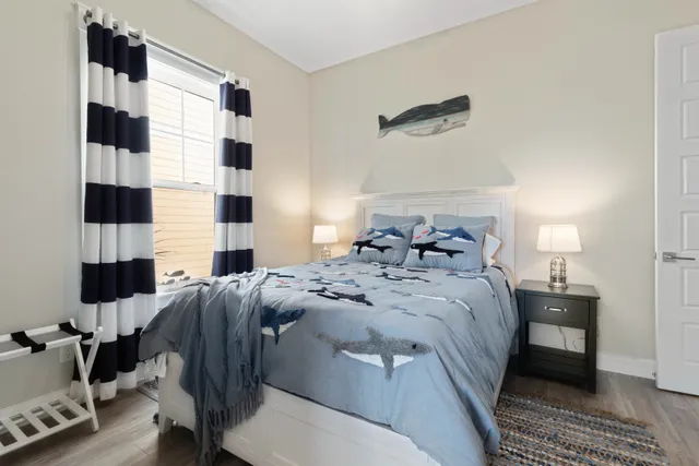 Bedroom 5 image 1