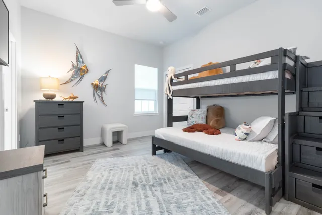 Bedroom 6 image 1