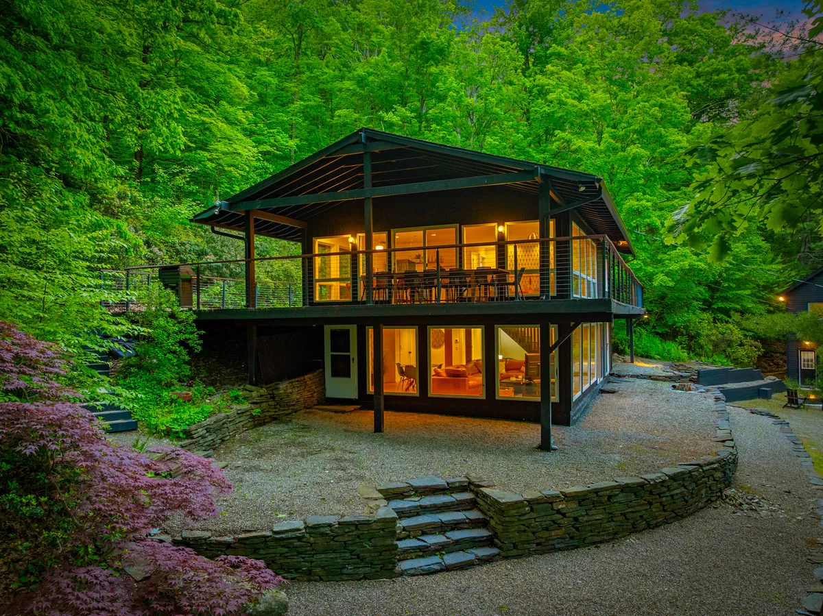 Wander Hillsdale Valley