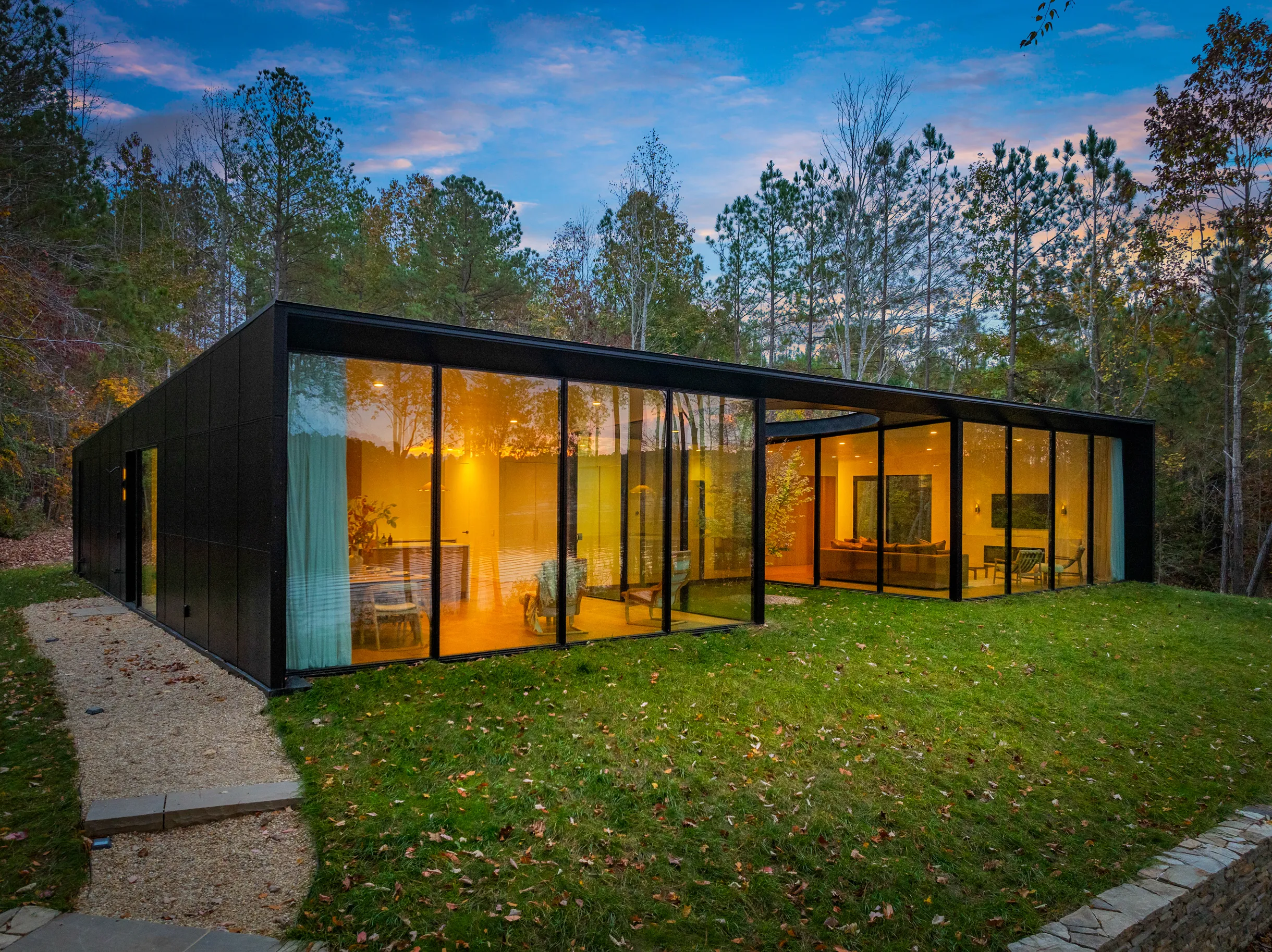 Designer's Glass Waterfront Lakehouse #40