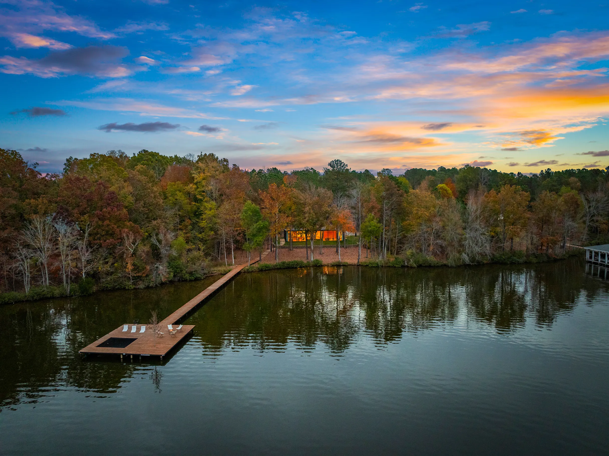 Designer's Glass Waterfront Lakehouse #61