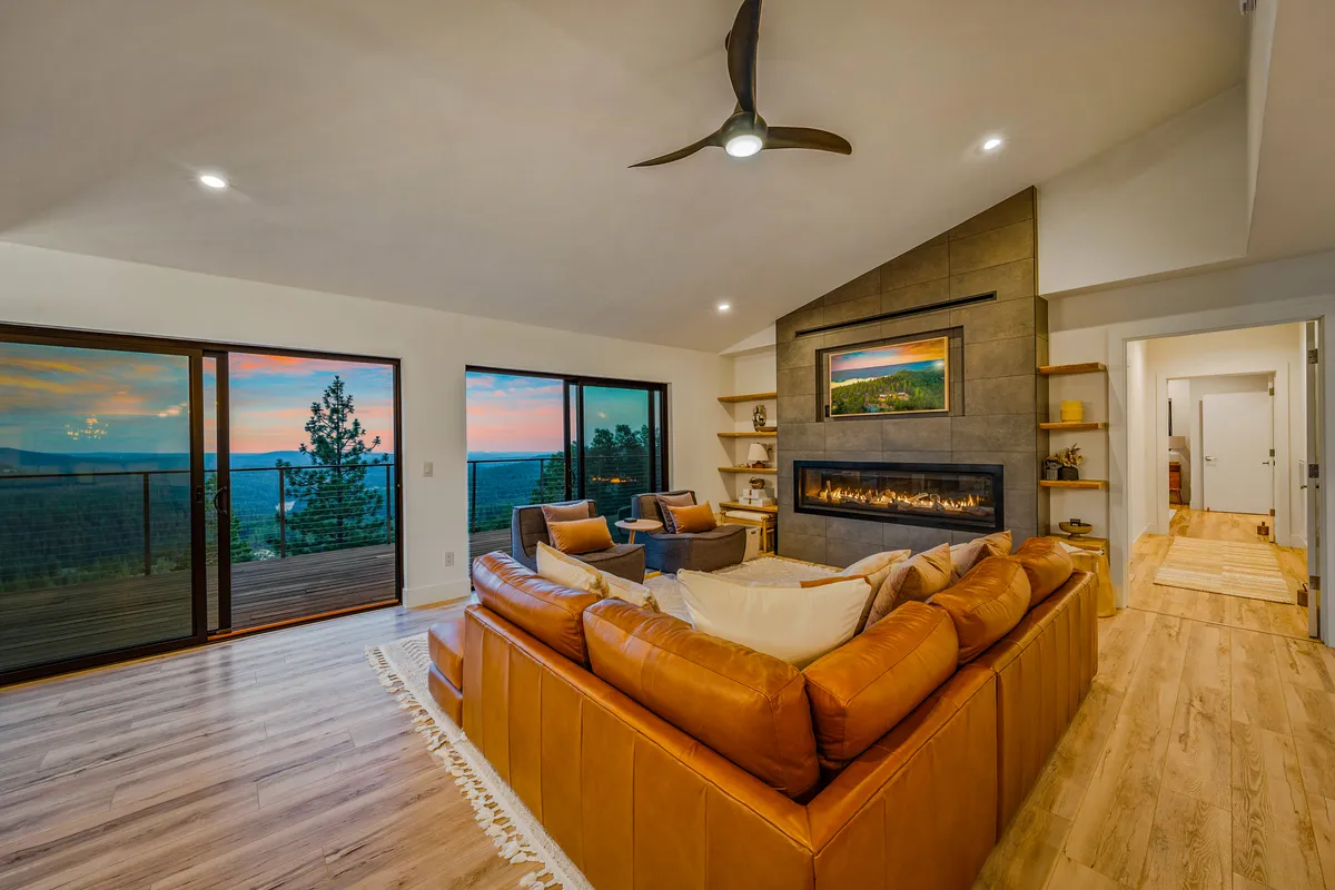 Wander Nevada City Vista