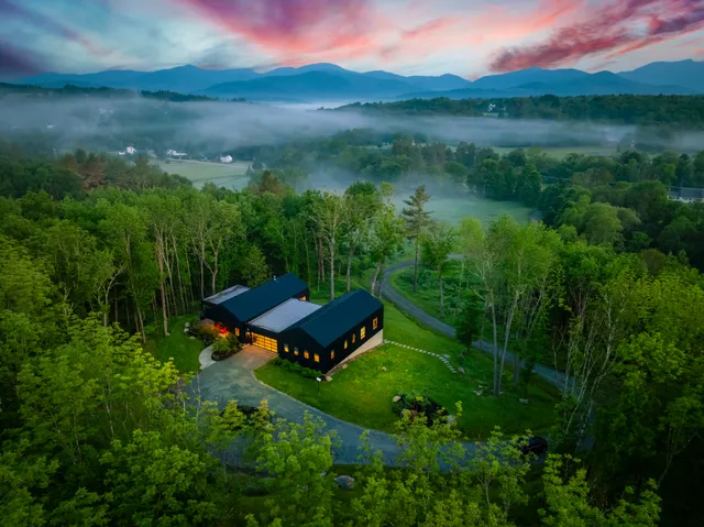 Wander Stowe Hollow