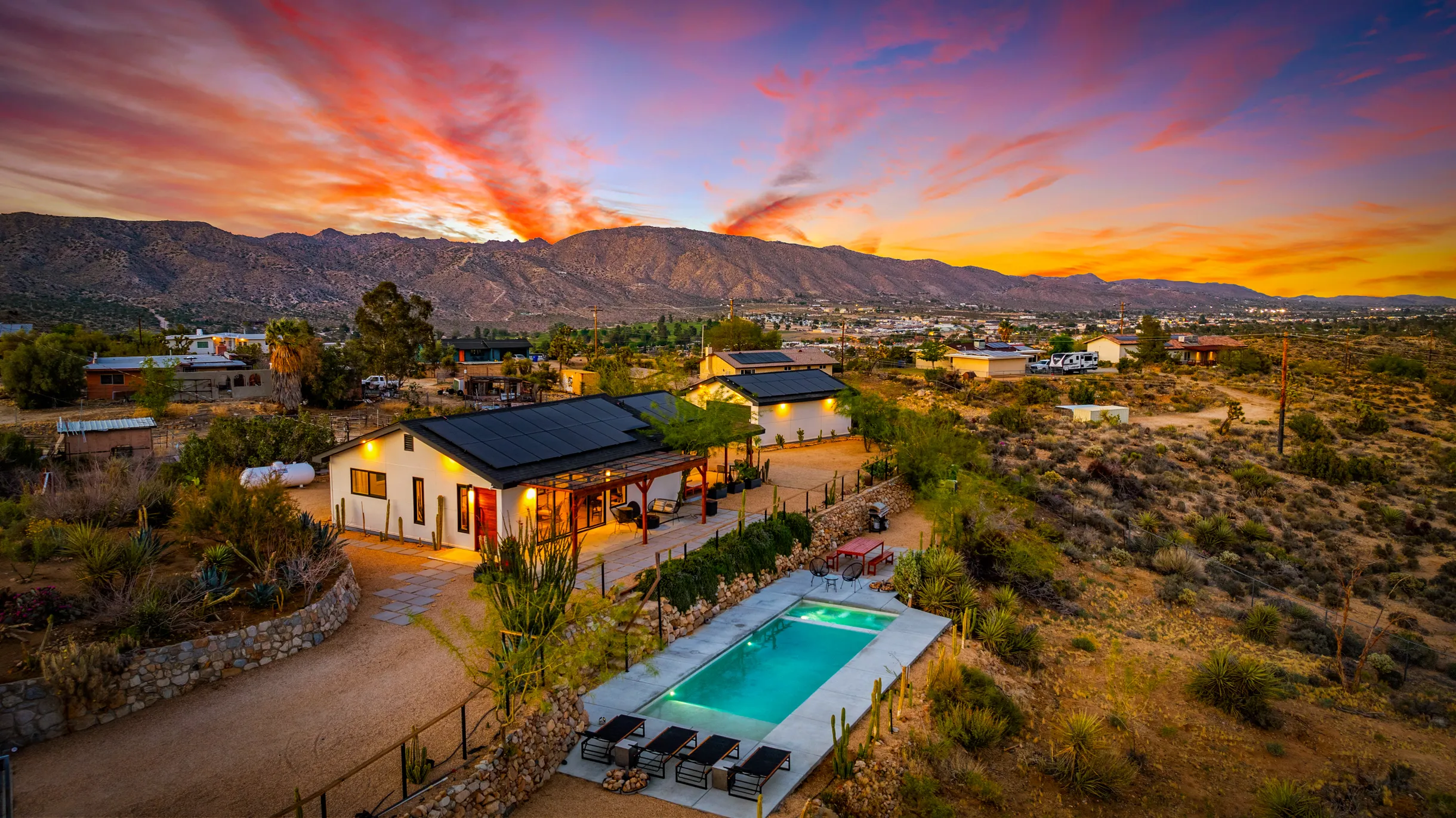 Calico Landing, Desert Pool + Spa Retreat #31