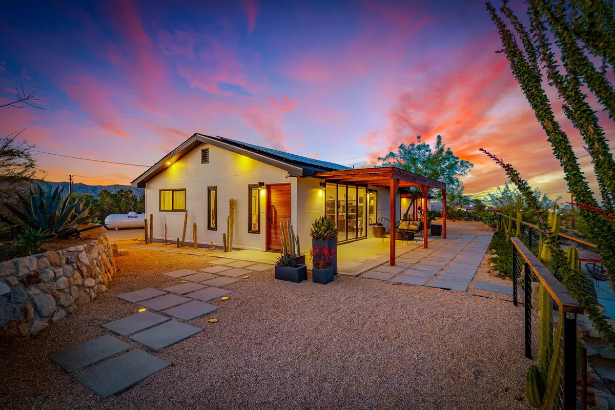 Wander Yucca Valley Oasis