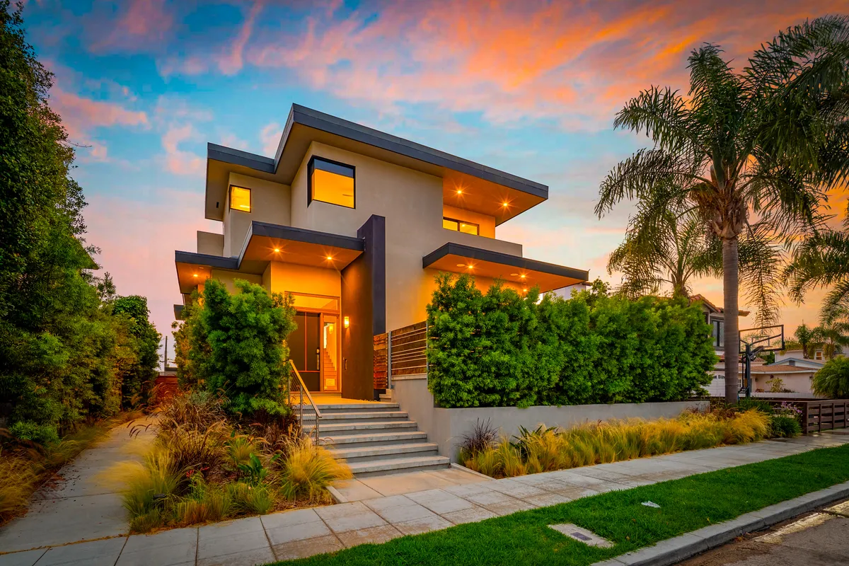 Rooftop Deck/Ocean Views/A/C/Close To All