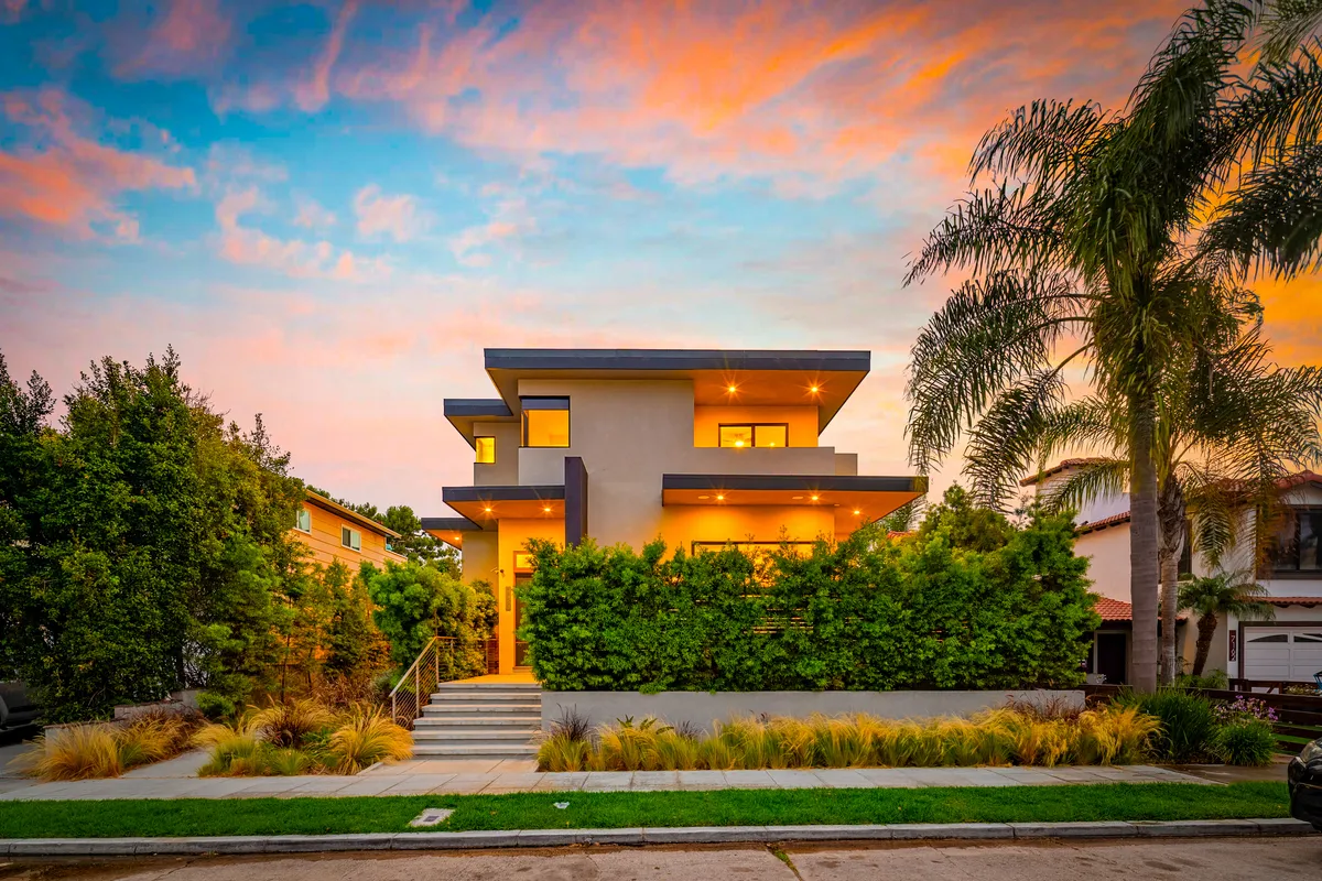 Rooftop Deck/Ocean Views/A/C/Close To All