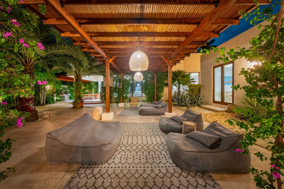 Private Oasis with Pool sleeps 12, Brand new !
