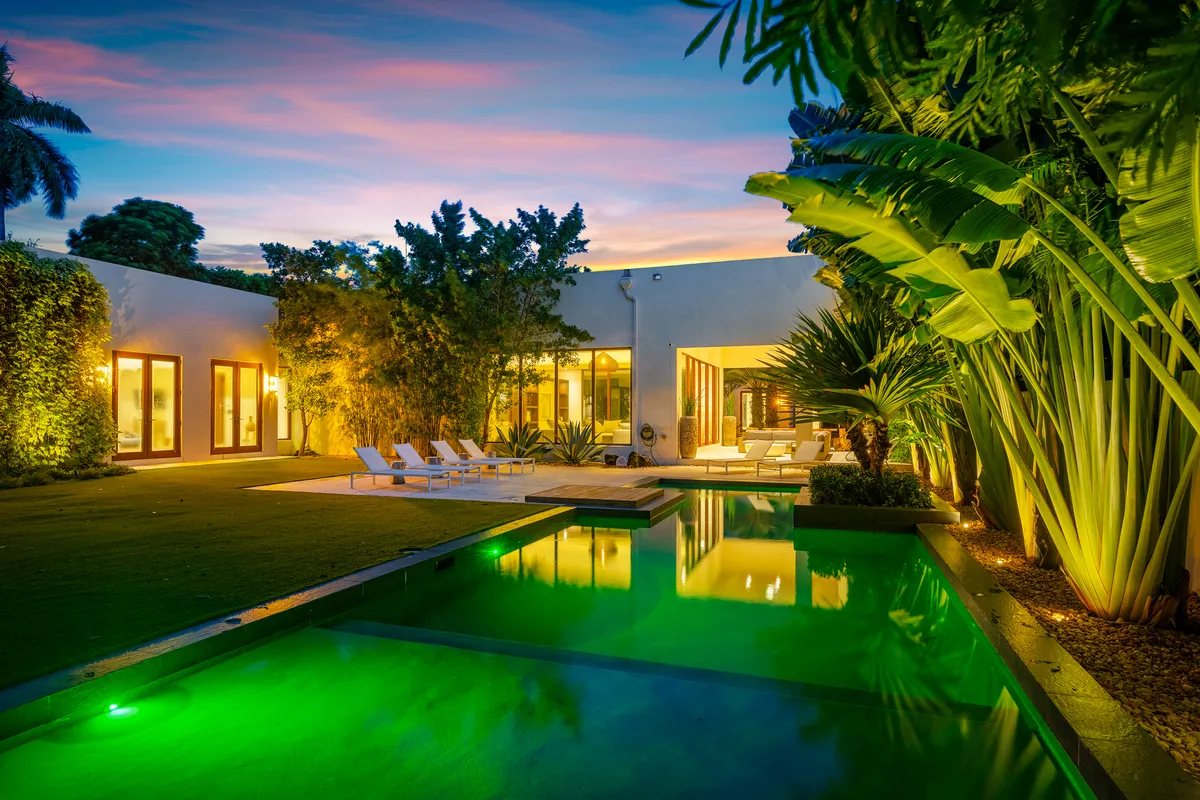 Private Oasis with Pool sleeps 12, Brand new !